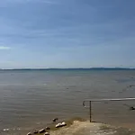 Holiday home Exclusive Wellness House With Jacuzzi And Sauna, 10 Gardens *