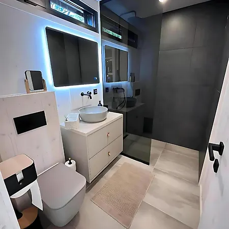 Hébergement de vacances Exclusive Wellness House With Jacuzzi And Sauna, 10 Gardens