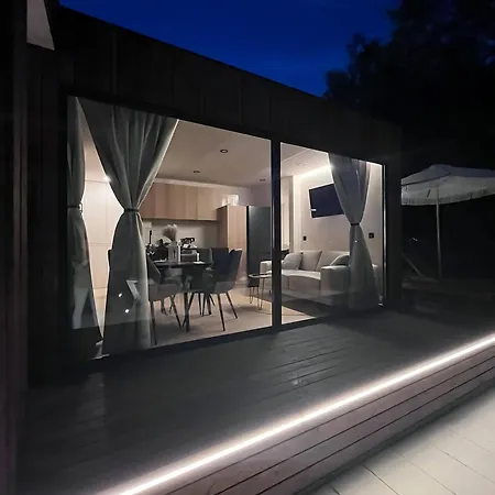 Exclusive Wellness House With Jacuzzi And Sauna, 10 Gardens Privlaka (Zadar)