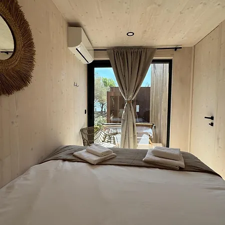 בית נופש Exclusive Wellness House With Jacuzzi And Sauna, 10 Gardens *