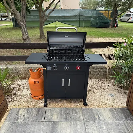 Exclusive Wellness House With Jacuzzi And Sauna, 10 Gardens 펜션 *