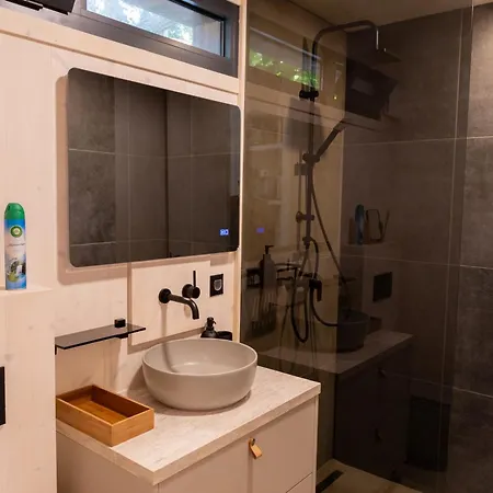 Nyaraló Exclusive Wellness House With Jacuzzi And Sauna, 10 Gardens