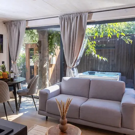 Exclusive Wellness House With Jacuzzi And Sauna, 10 Gardens * Privlaka