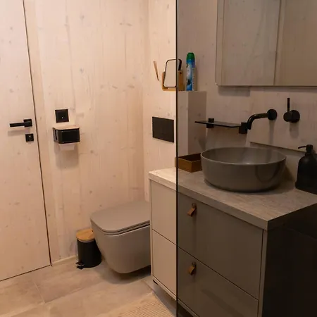 Exclusive Wellness House With Jacuzzi And Sauna, 10 Gardens *