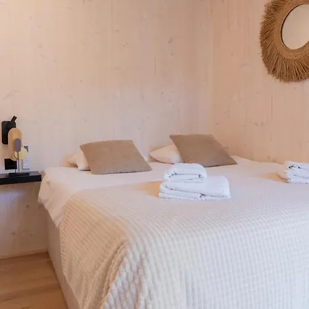 Exclusive Wellness House With Jacuzzi And Sauna, 10 Gardens *