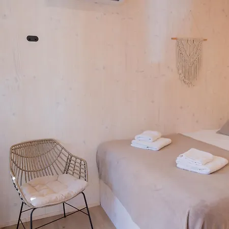 Exclusive Wellness House With Jacuzzi And Sauna, 10 Gardens *