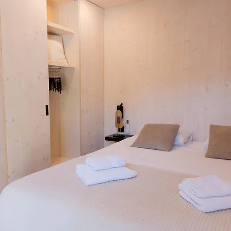 Exclusive Wellness House With Jacuzzi And Sauna, 10 Gardens