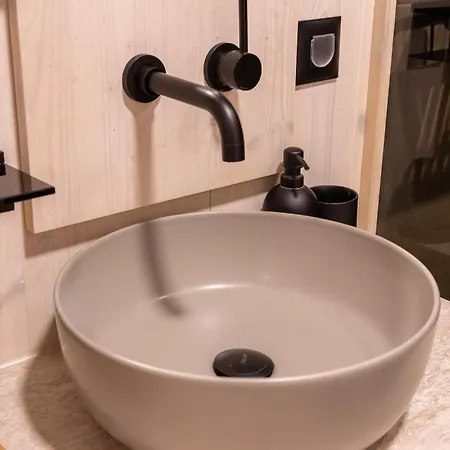 Casa vacanze Exclusive Wellness House With Jacuzzi And Sauna, 10 Gardens