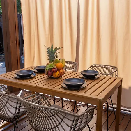 Exclusive Wellness House With Jacuzzi And Sauna, 10 Gardens
