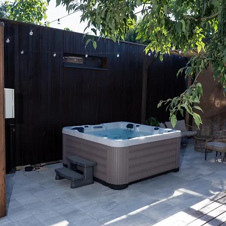 Exclusive Wellness House With Jacuzzi And Sauna, 10 Gardens Privlaka (Zadar)