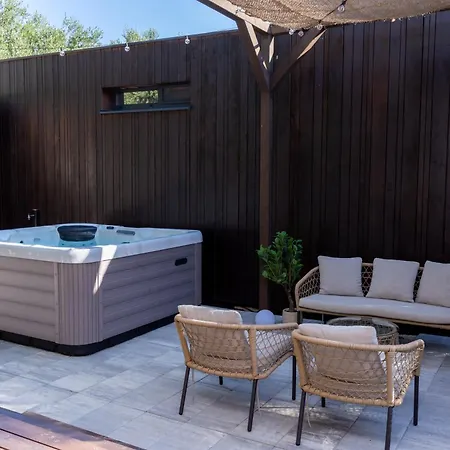 Casa vacanze Exclusive Wellness House With Jacuzzi And Sauna, 10 Gardens *