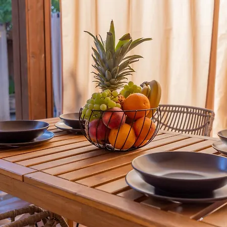 Exclusive Wellness House With Jacuzzi And Sauna, 10 Gardens