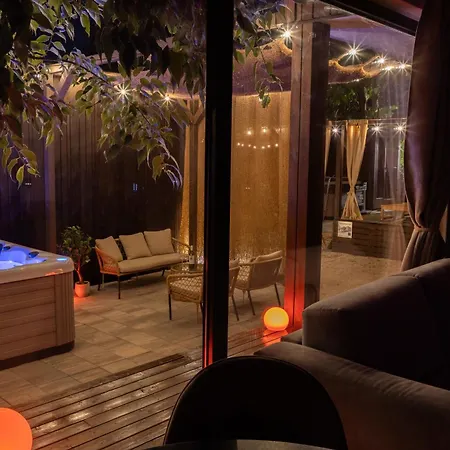 Nyaraló Exclusive Wellness House With Jacuzzi And Sauna, 10 Gardens *
