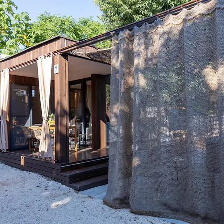 Exclusive Wellness House With Jacuzzi And Sauna, 10 Gardens