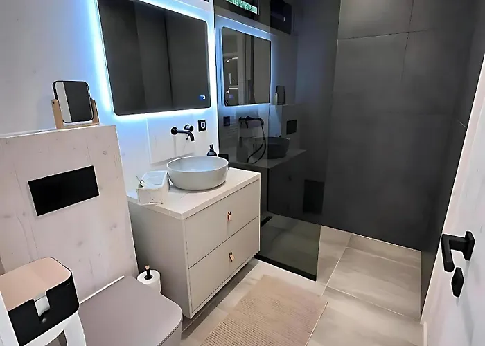 펜션 Exclusive Wellness House With Jacuzzi And Sauna, 10 Gardens