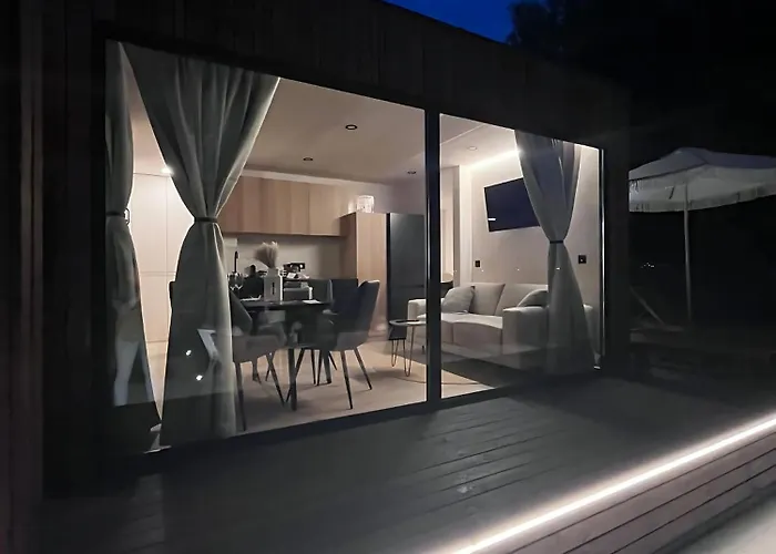 Exclusive Wellness House With Jacuzzi And Sauna, 10 Gardens 프리블라카