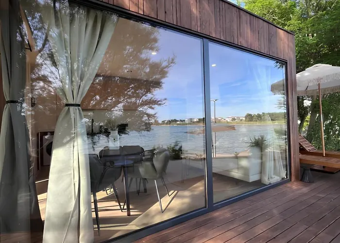 펜션 Exclusive Wellness House With Jacuzzi And Sauna, 10 Gardens 프리블라카