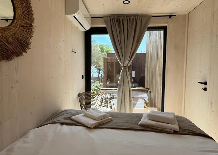 펜션 Exclusive Wellness House With Jacuzzi And Sauna, 10 Gardens *