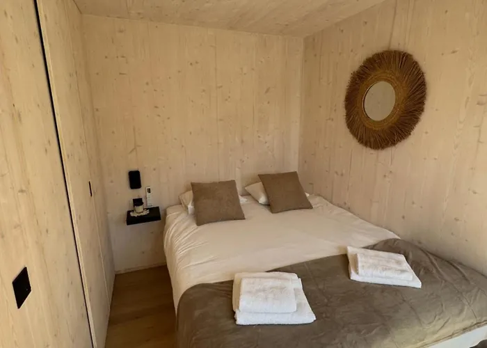 펜션 Exclusive Wellness House With Jacuzzi And Sauna, 10 Gardens