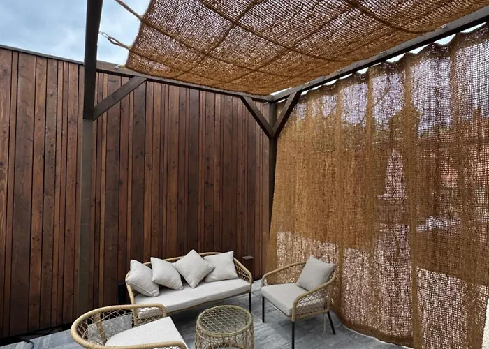 펜션 Exclusive Wellness House With Jacuzzi And Sauna, 10 Gardens